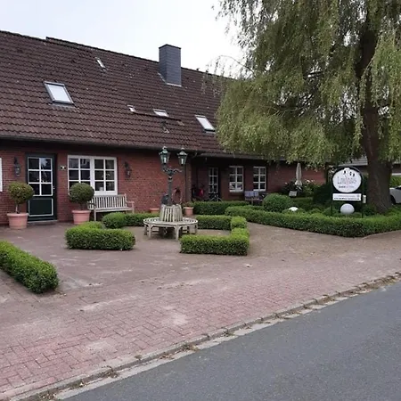 Greetsiel Am Hafen 