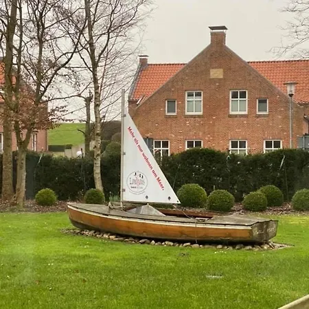 Greetsiel Am Hafen 