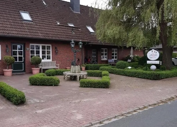 Greetsiel Am Hafen 