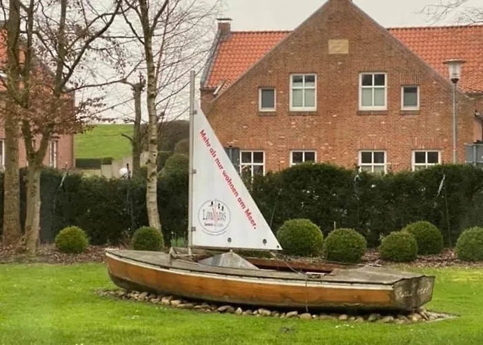 Greetsiel Am Hafen 